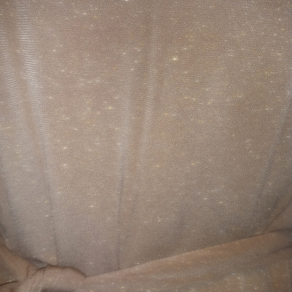 ✨✨Sparkly & flowy light brown caftan top with belt. ✨✨ - Picture 3 of 3